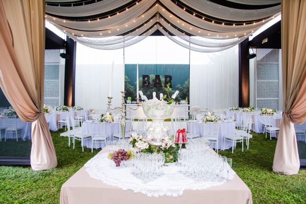 tips for booking a wedding venue