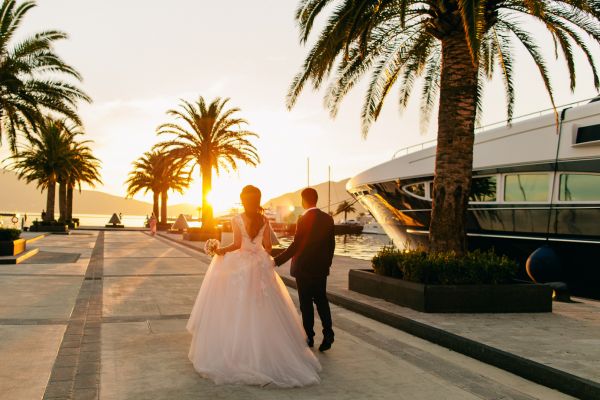 honeymoon on a budget tips