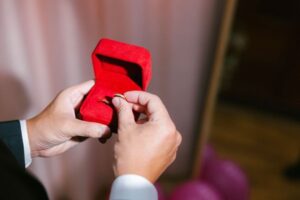 how to match wedding band to engagement ring